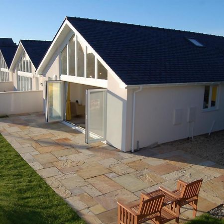 Beautiful, Modern Villa 5 Mins Walk From The Stunning Bay At Trearddur Holyhead Exterior foto