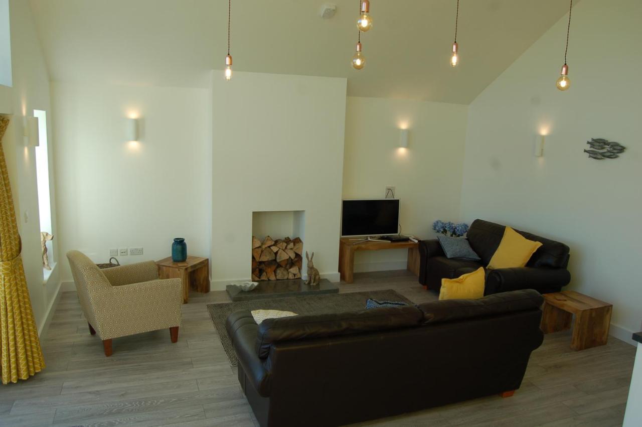 Beautiful, Modern Villa 5 Mins Walk From The Stunning Bay At Trearddur Holyhead Exterior foto